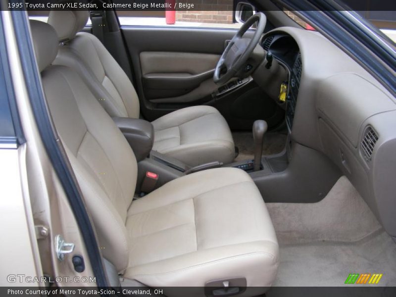 Cashmere Beige Metallic / Beige 1995 Toyota Camry XLE Sedan