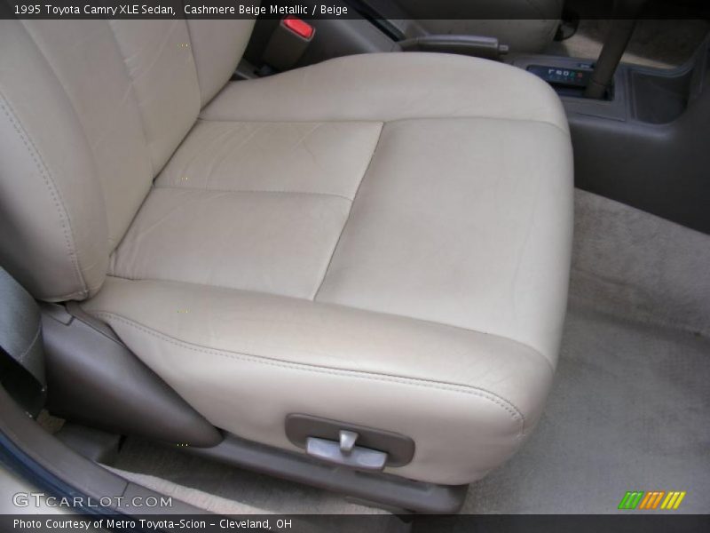 Cashmere Beige Metallic / Beige 1995 Toyota Camry XLE Sedan