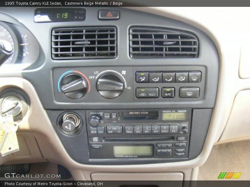 Cashmere Beige Metallic / Beige 1995 Toyota Camry XLE Sedan