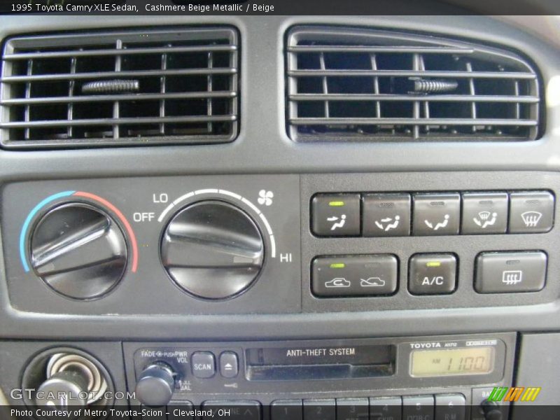 Cashmere Beige Metallic / Beige 1995 Toyota Camry XLE Sedan