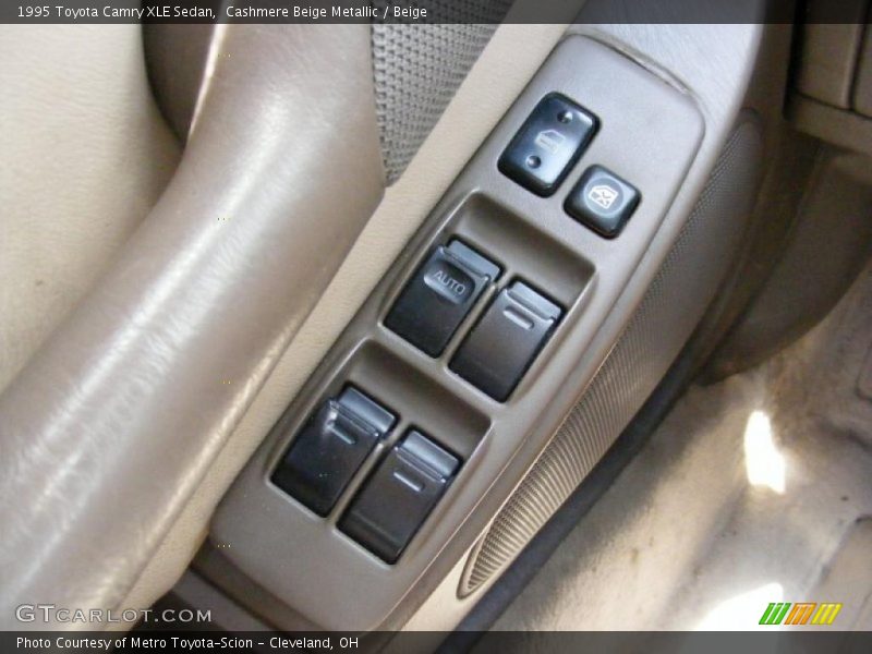 Cashmere Beige Metallic / Beige 1995 Toyota Camry XLE Sedan