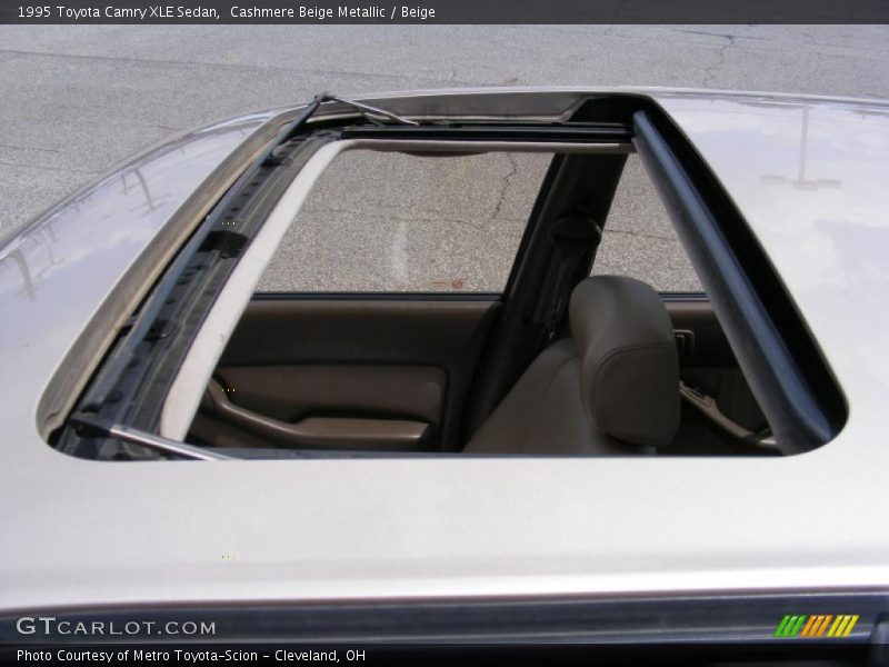 Cashmere Beige Metallic / Beige 1995 Toyota Camry XLE Sedan