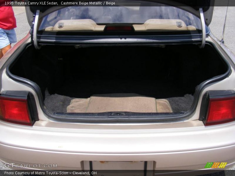 Cashmere Beige Metallic / Beige 1995 Toyota Camry XLE Sedan