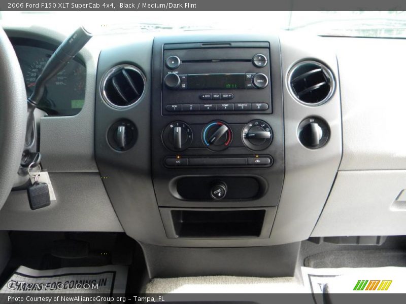 Black / Medium/Dark Flint 2006 Ford F150 XLT SuperCab 4x4