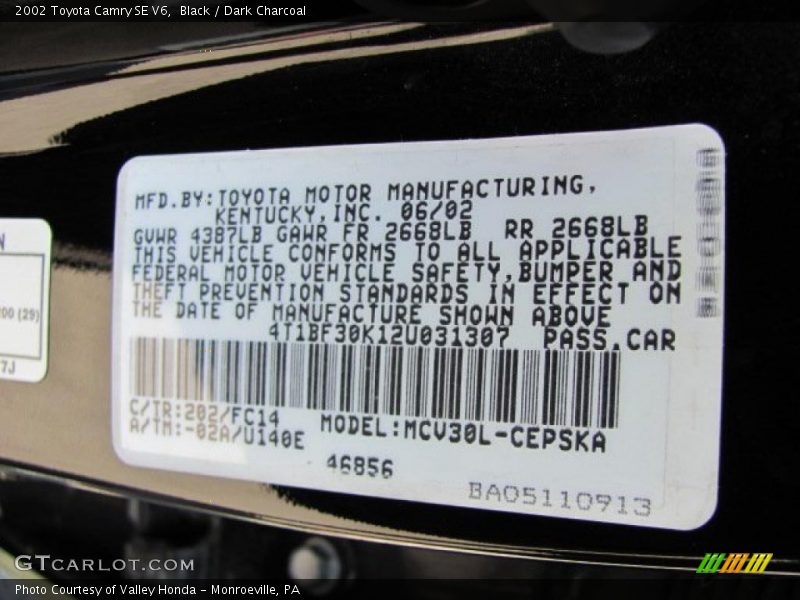 Black / Dark Charcoal 2002 Toyota Camry SE V6