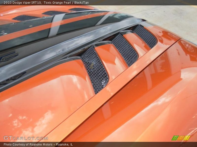 Toxic Orange Pearl / Black/Tan 2010 Dodge Viper SRT10