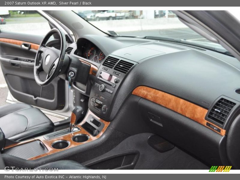 Silver Pearl / Black 2007 Saturn Outlook XR AWD