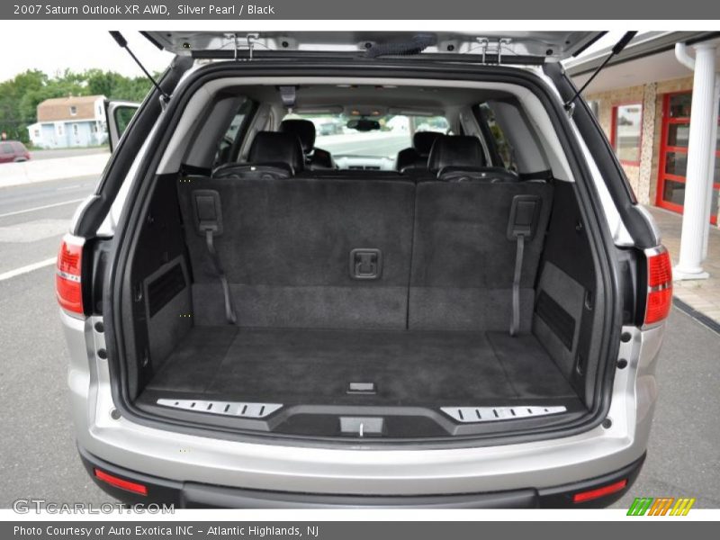 Silver Pearl / Black 2007 Saturn Outlook XR AWD