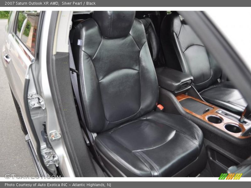 Silver Pearl / Black 2007 Saturn Outlook XR AWD