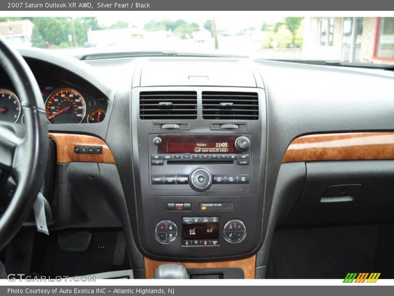 Silver Pearl / Black 2007 Saturn Outlook XR AWD