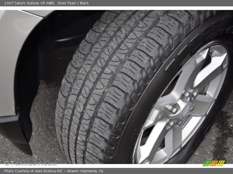 Silver Pearl / Black 2007 Saturn Outlook XR AWD