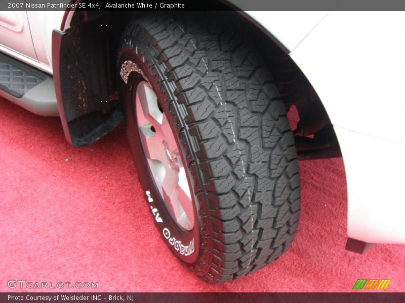 Avalanche White / Graphite 2007 Nissan Pathfinder SE 4x4