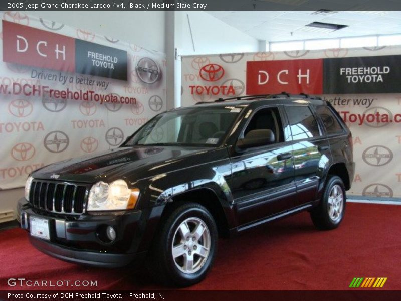 Black / Medium Slate Gray 2005 Jeep Grand Cherokee Laredo 4x4