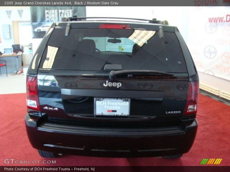 Black / Medium Slate Gray 2005 Jeep Grand Cherokee Laredo 4x4