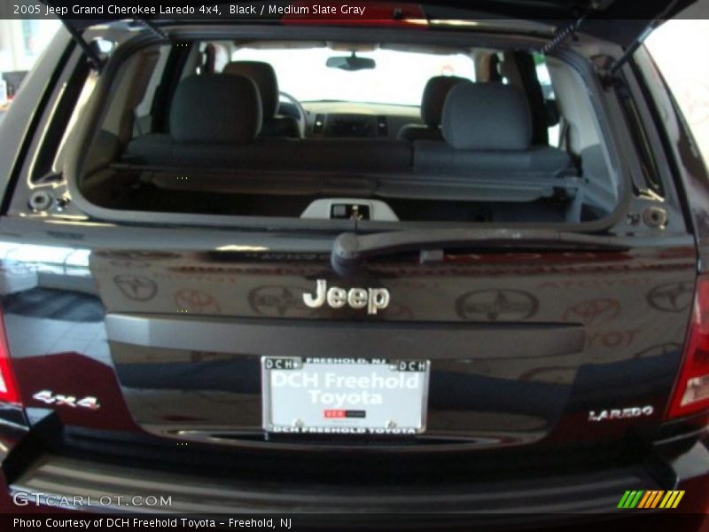 Black / Medium Slate Gray 2005 Jeep Grand Cherokee Laredo 4x4