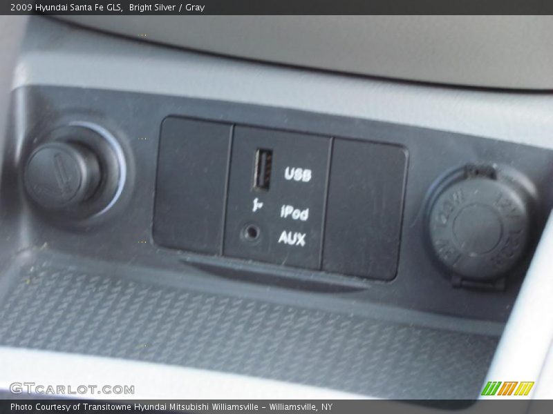 Bright Silver / Gray 2009 Hyundai Santa Fe GLS