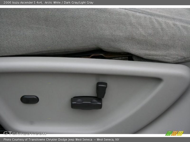 Arctic White / Dark Gray/Light Gray 2006 Isuzu Ascender S 4x4