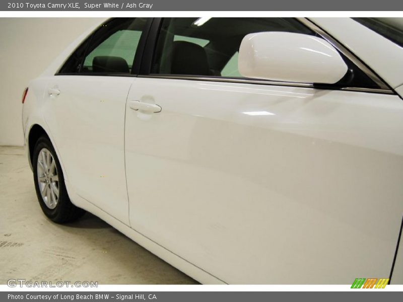 Super White / Ash Gray 2010 Toyota Camry XLE