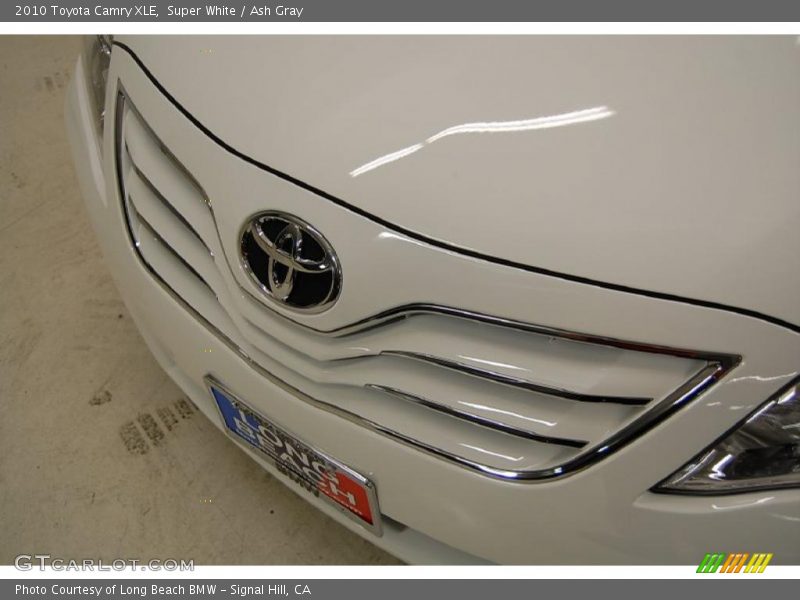 Super White / Ash Gray 2010 Toyota Camry XLE