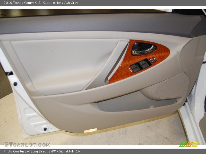 Super White / Ash Gray 2010 Toyota Camry XLE