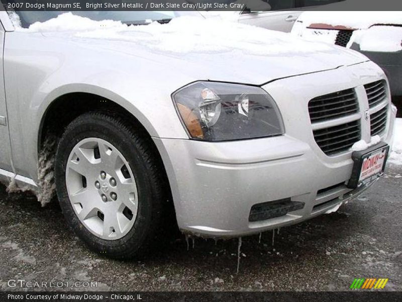 Bright Silver Metallic / Dark Slate Gray/Light Slate Gray 2007 Dodge Magnum SE