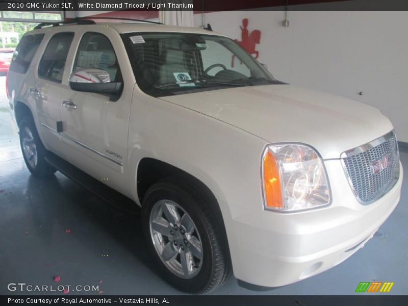 White Diamond Tricoat / Light Titanium 2010 GMC Yukon SLT