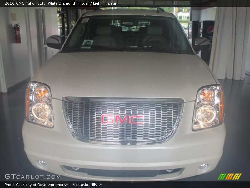 White Diamond Tricoat / Light Titanium 2010 GMC Yukon SLT