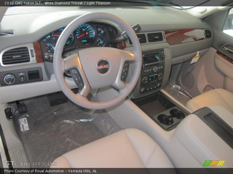White Diamond Tricoat / Light Titanium 2010 GMC Yukon SLT