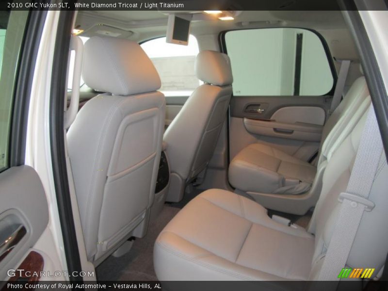 White Diamond Tricoat / Light Titanium 2010 GMC Yukon SLT