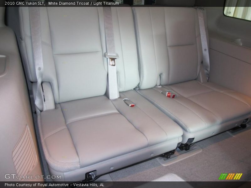 White Diamond Tricoat / Light Titanium 2010 GMC Yukon SLT