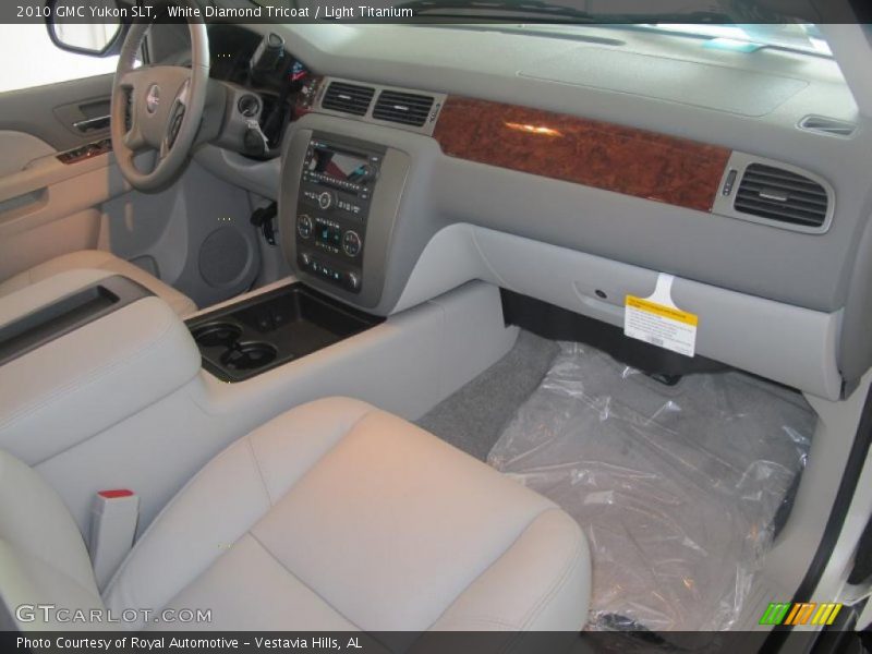 White Diamond Tricoat / Light Titanium 2010 GMC Yukon SLT