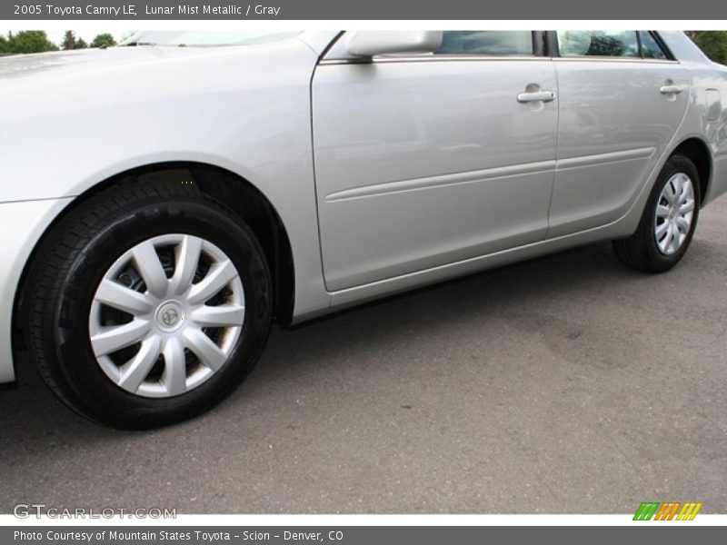 Lunar Mist Metallic / Gray 2005 Toyota Camry LE