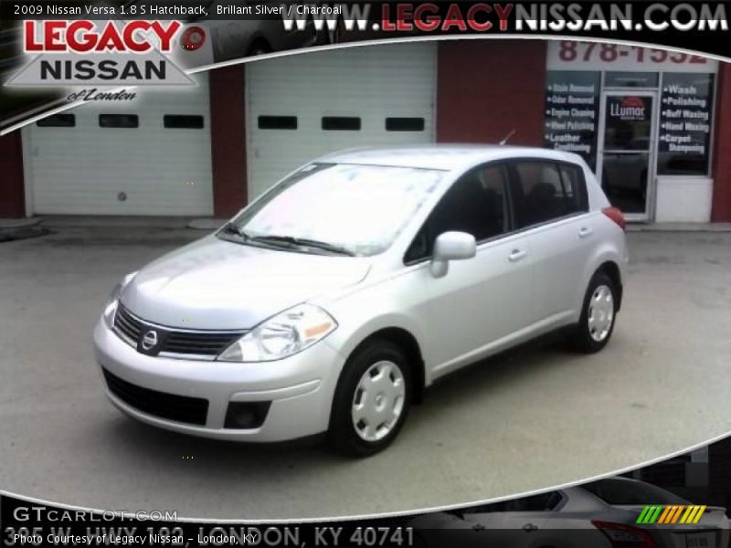 Brillant Silver / Charcoal 2009 Nissan Versa 1.8 S Hatchback