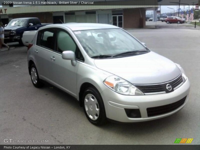 Brillant Silver / Charcoal 2009 Nissan Versa 1.8 S Hatchback