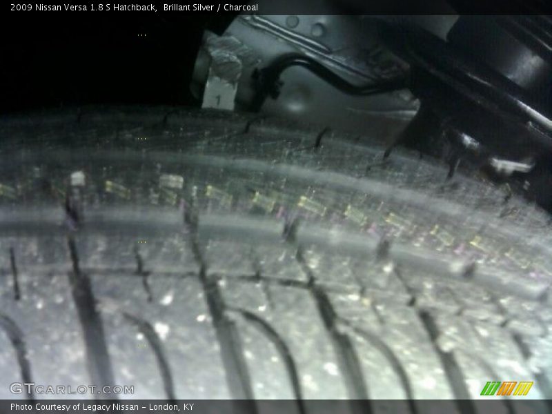 Brillant Silver / Charcoal 2009 Nissan Versa 1.8 S Hatchback