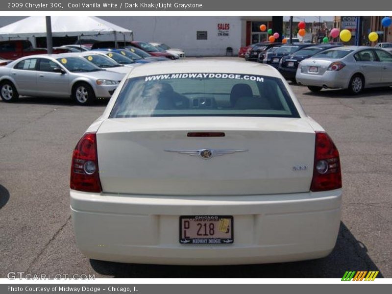 Cool Vanilla White / Dark Khaki/Light Graystone 2009 Chrysler 300