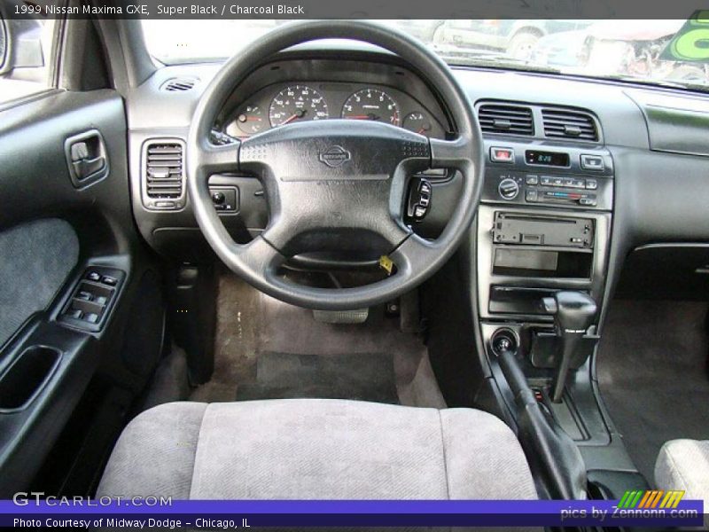 Super Black / Charcoal Black 1999 Nissan Maxima GXE