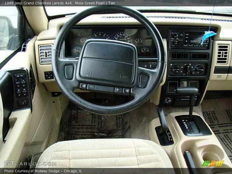 Moss Green Pearl / Tan 1995 Jeep Grand Cherokee Laredo 4x4
