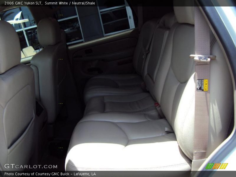 Summit White / Neutral/Shale 2006 GMC Yukon SLT