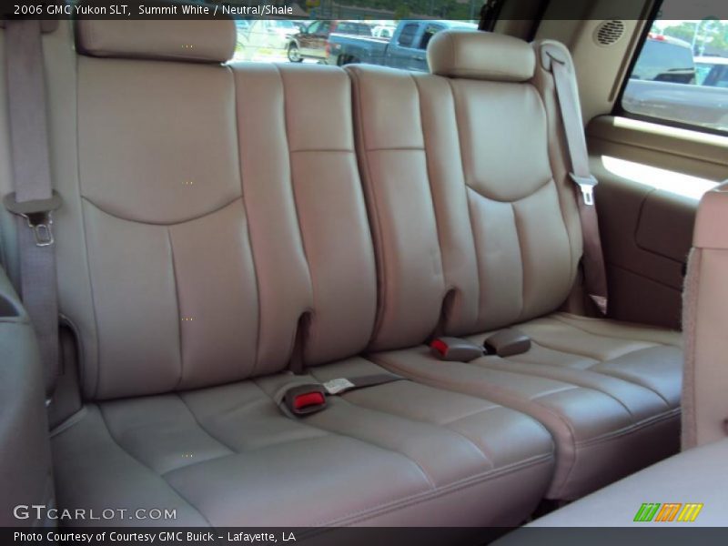 Summit White / Neutral/Shale 2006 GMC Yukon SLT