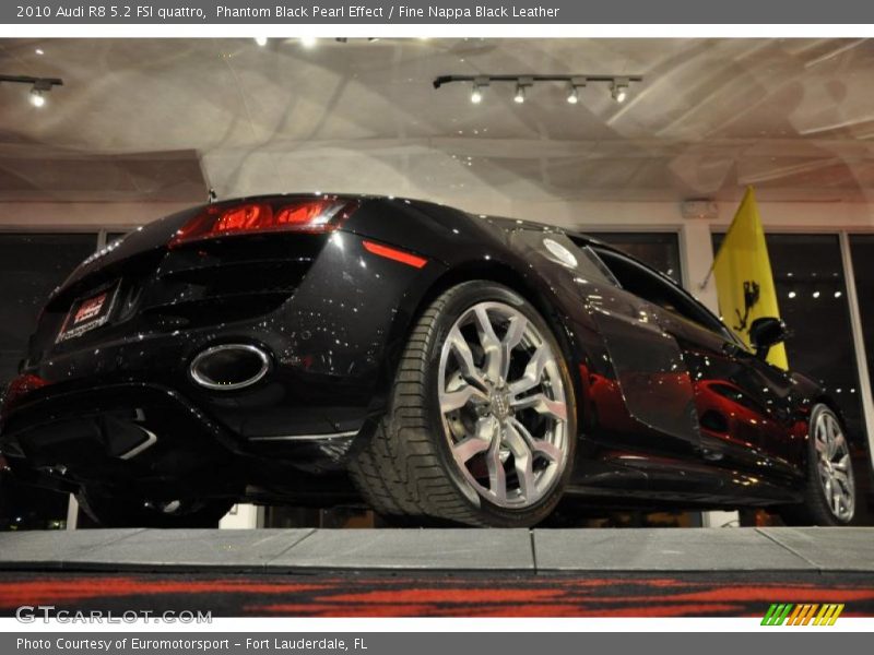 Phantom Black Pearl Effect / Fine Nappa Black Leather 2010 Audi R8 5.2 FSI quattro