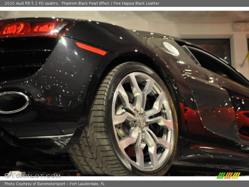 Phantom Black Pearl Effect / Fine Nappa Black Leather 2010 Audi R8 5.2 FSI quattro