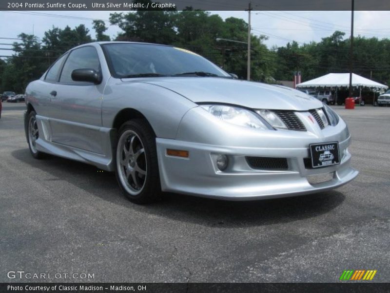 Ultra Silver Metallic / Graphite 2004 Pontiac Sunfire Coupe