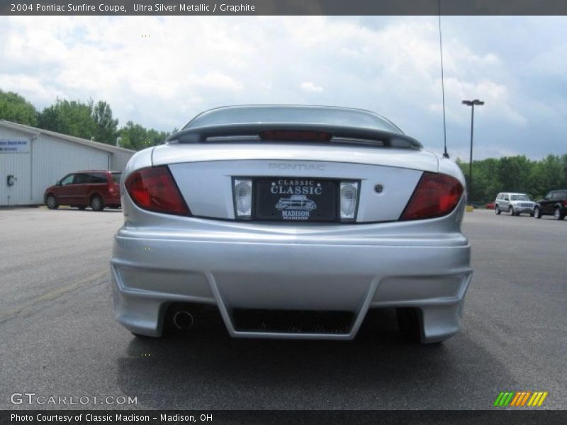 Ultra Silver Metallic / Graphite 2004 Pontiac Sunfire Coupe
