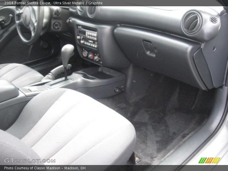 Ultra Silver Metallic / Graphite 2004 Pontiac Sunfire Coupe