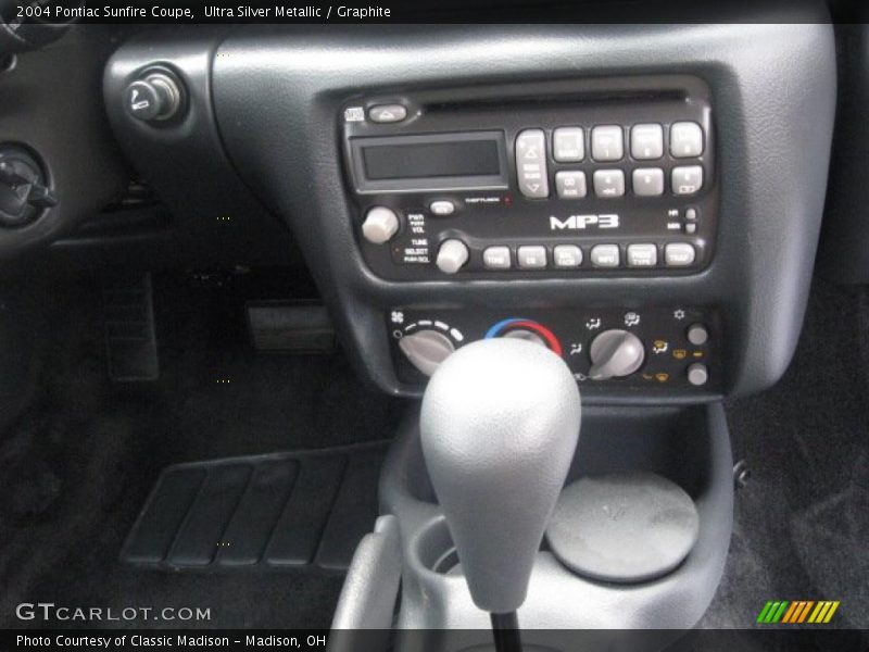 Ultra Silver Metallic / Graphite 2004 Pontiac Sunfire Coupe
