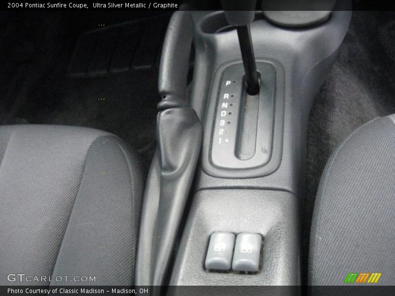 Ultra Silver Metallic / Graphite 2004 Pontiac Sunfire Coupe