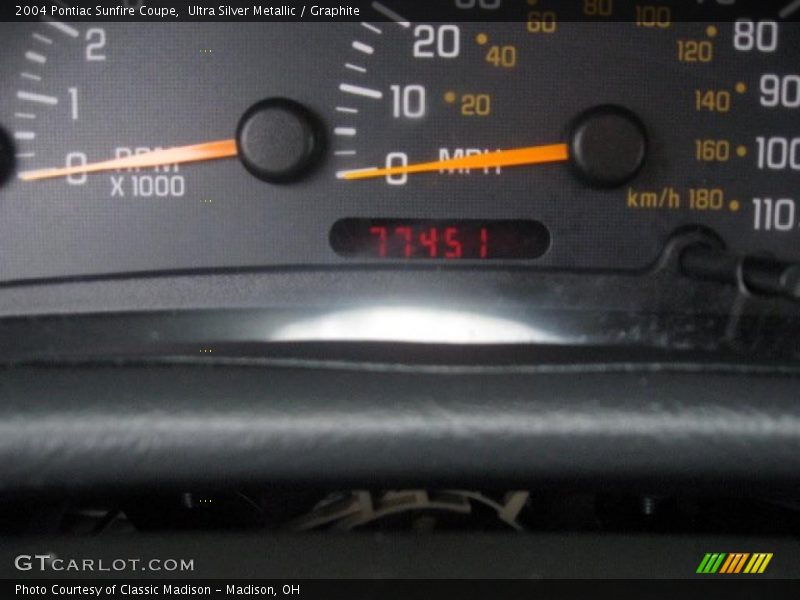 Ultra Silver Metallic / Graphite 2004 Pontiac Sunfire Coupe