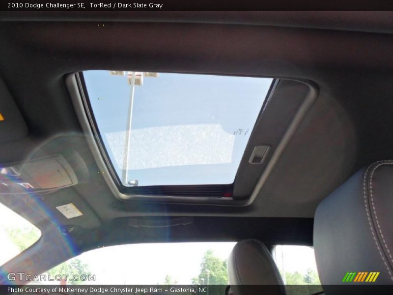TorRed / Dark Slate Gray 2010 Dodge Challenger SE