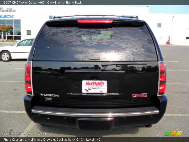 Onyx Black / Ebony Black 2007 GMC Yukon Denali AWD